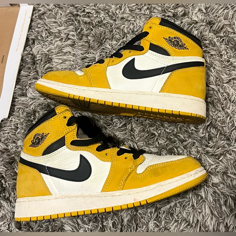 NIB Nike Air Jordan Retro 1 (GS) High OG
Yellow Ochre FD1437-701 Size 4.5